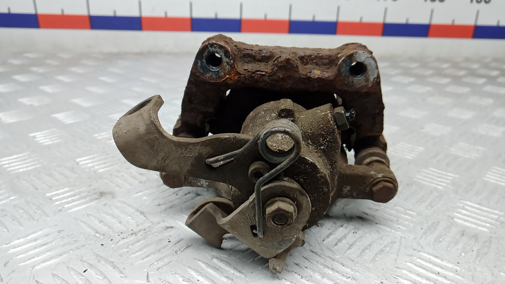 Суппорт задний правый