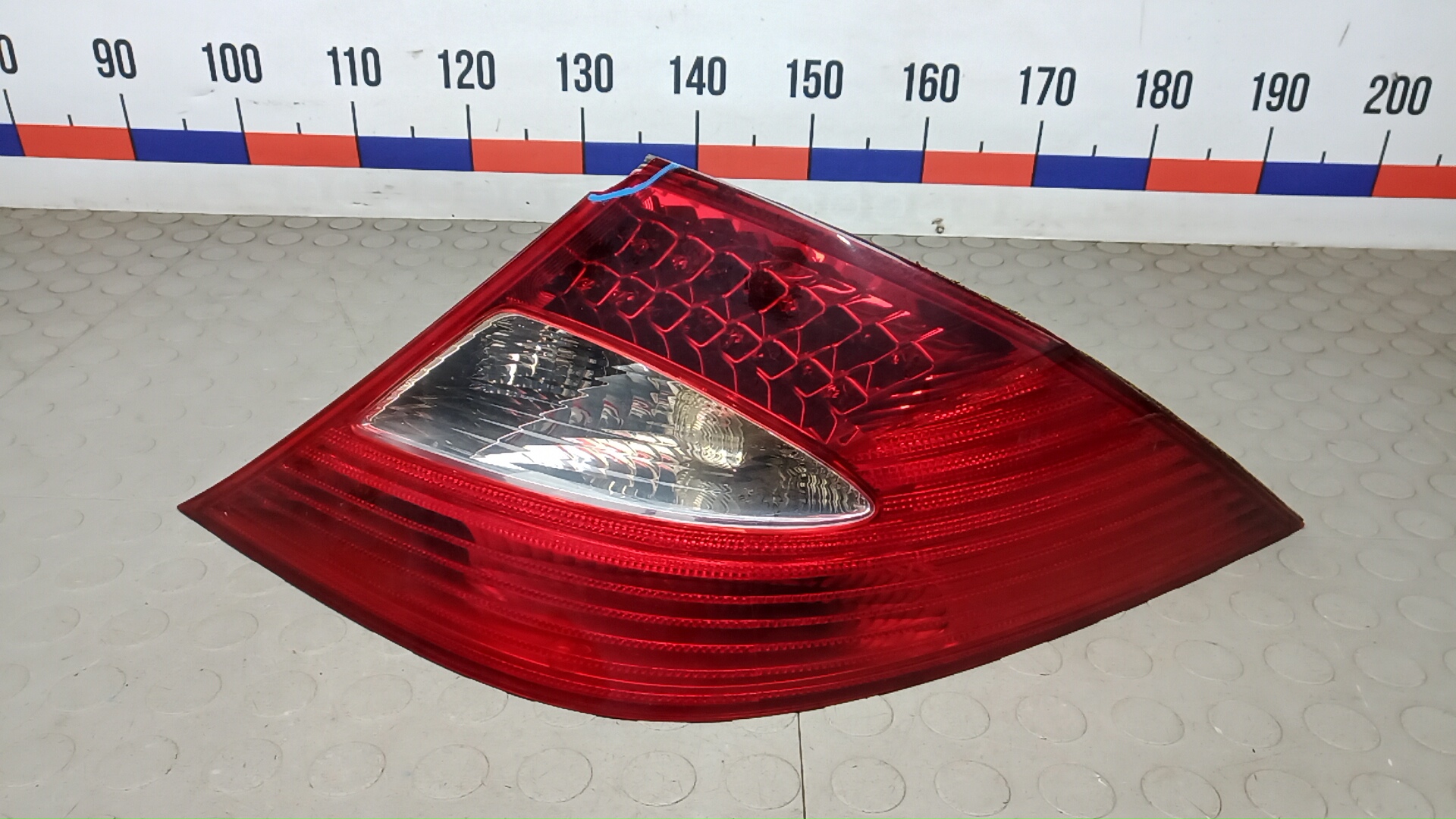 Фонарь задний правый