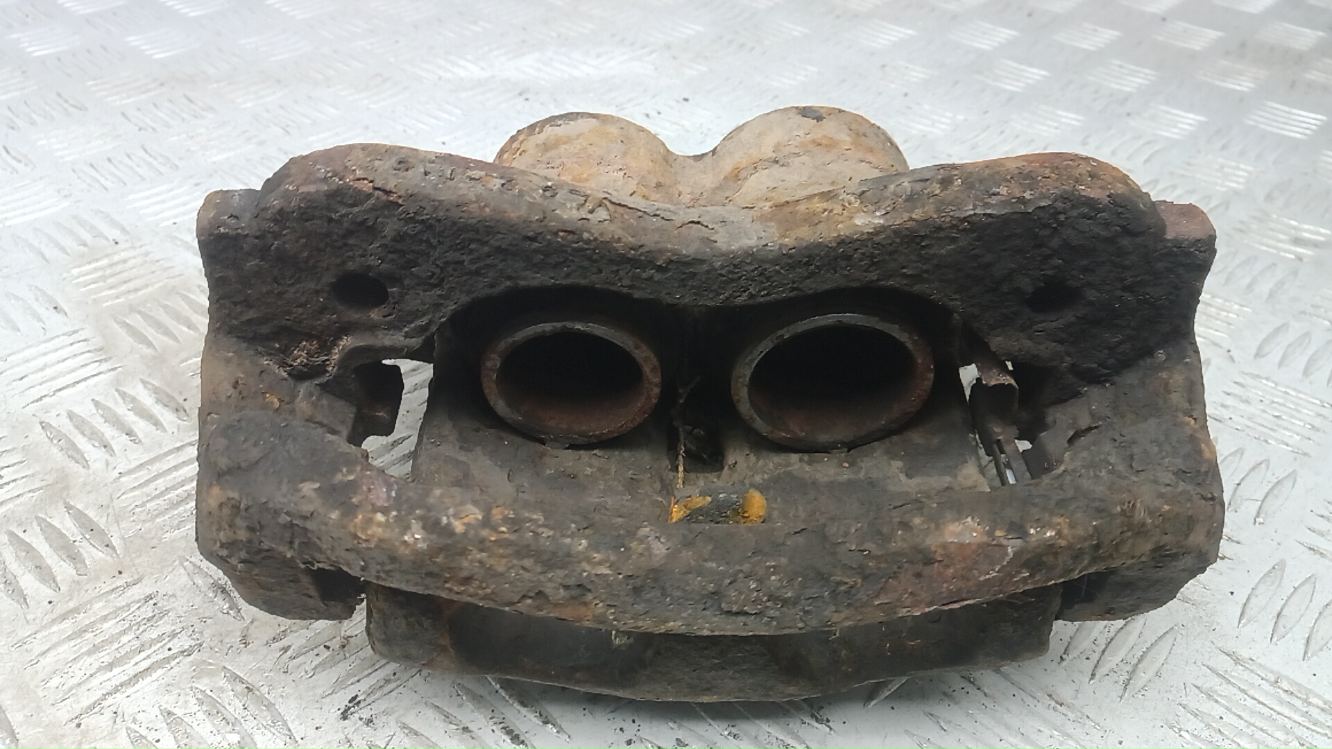 Суппорт передний левый