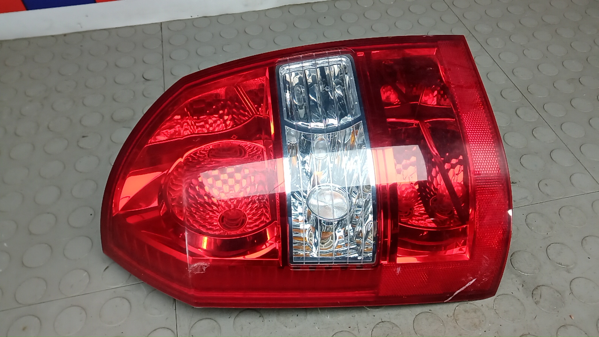 Фонарь задний левый