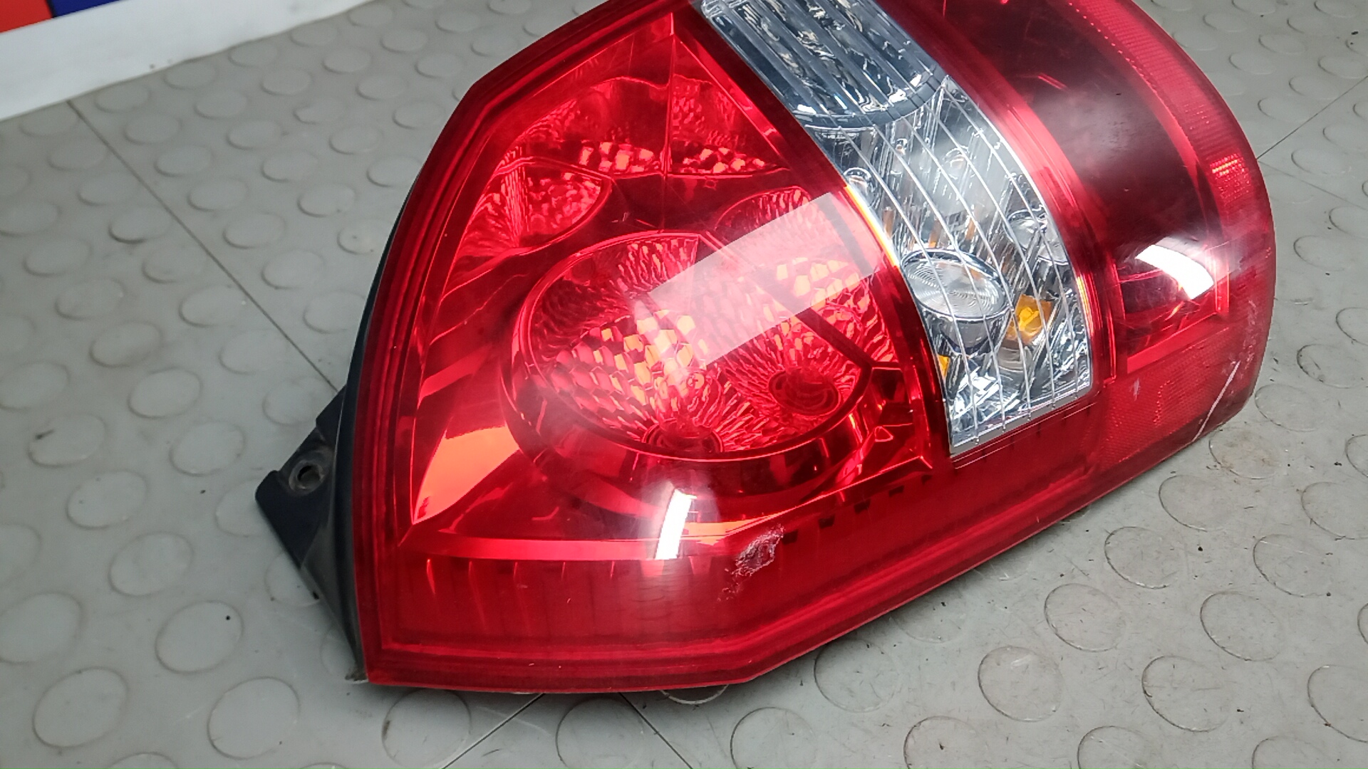 Фонарь задний левый