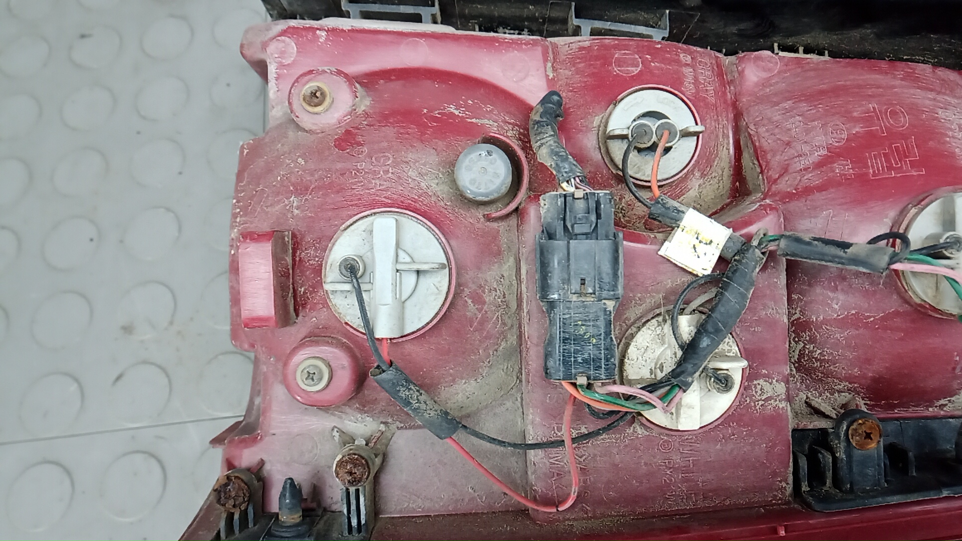 Фонарь задний левый