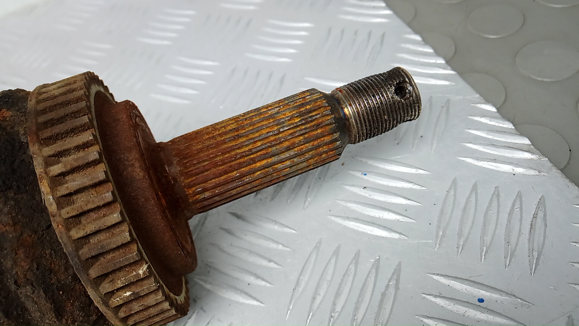 Полуось передняя правая