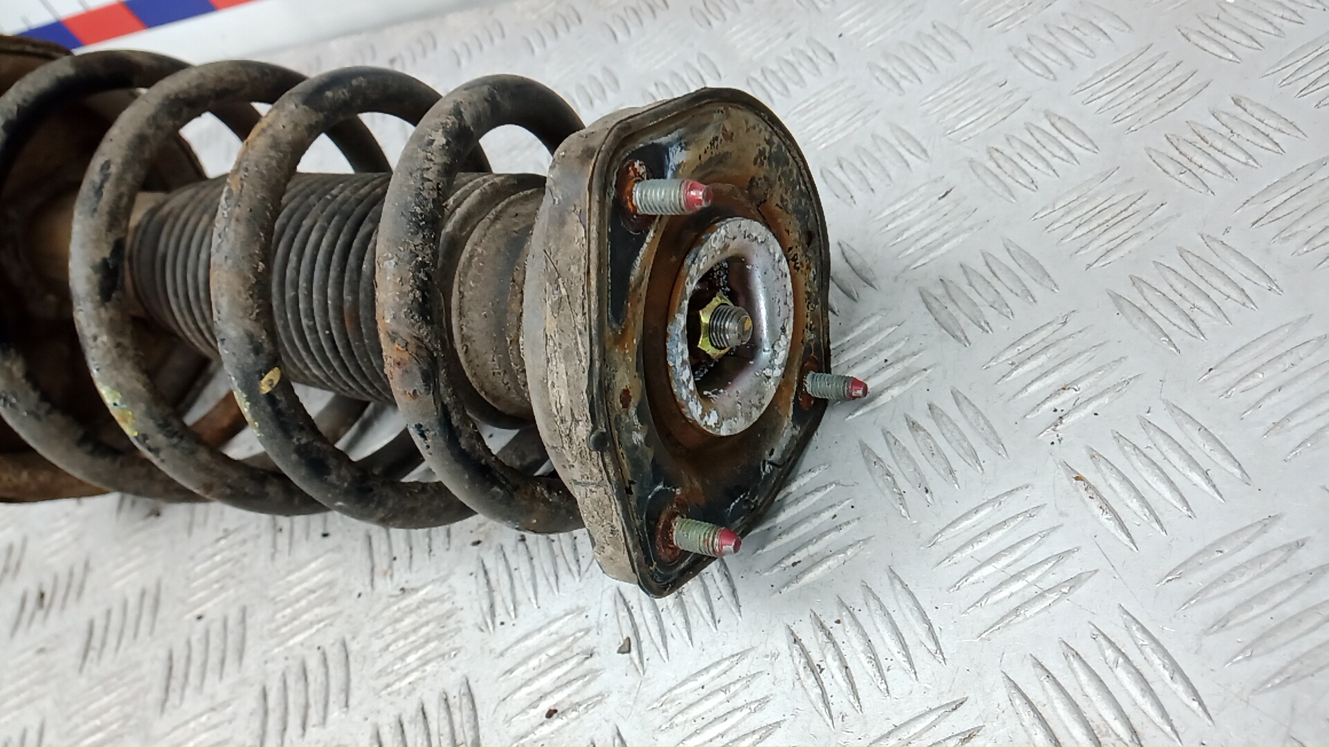 Амортизатор задний правый