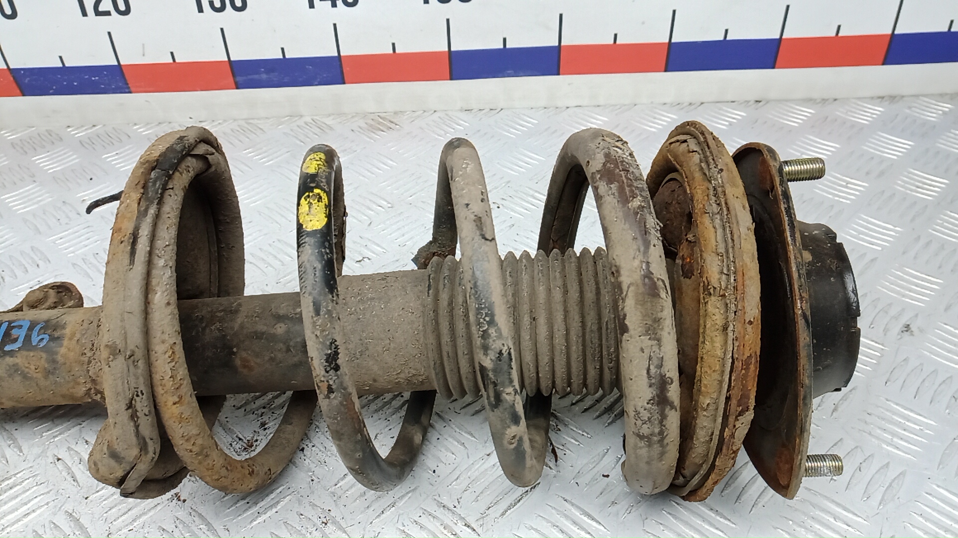 Амортизатор передний правый