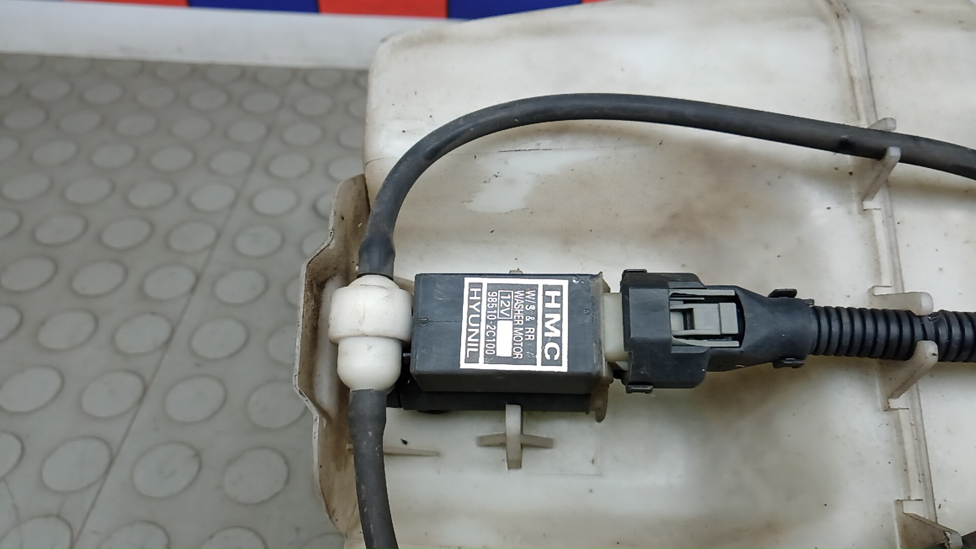 Бачок омывателя лобового стекла