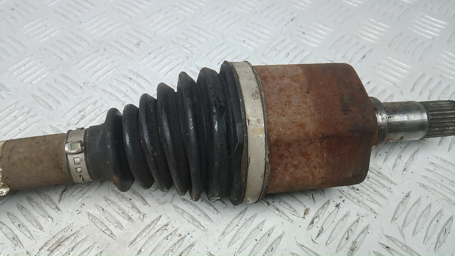 Полуось передняя левая