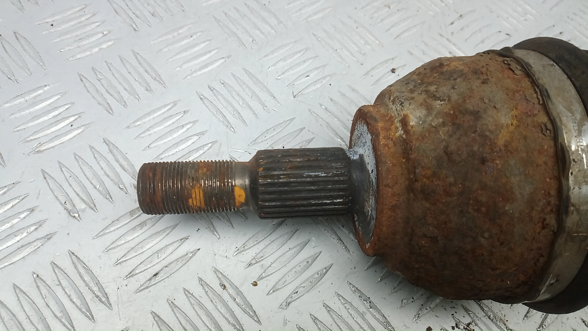 Полуось передняя левая