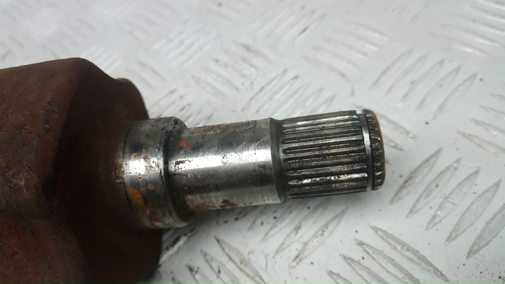 Полуось передняя левая