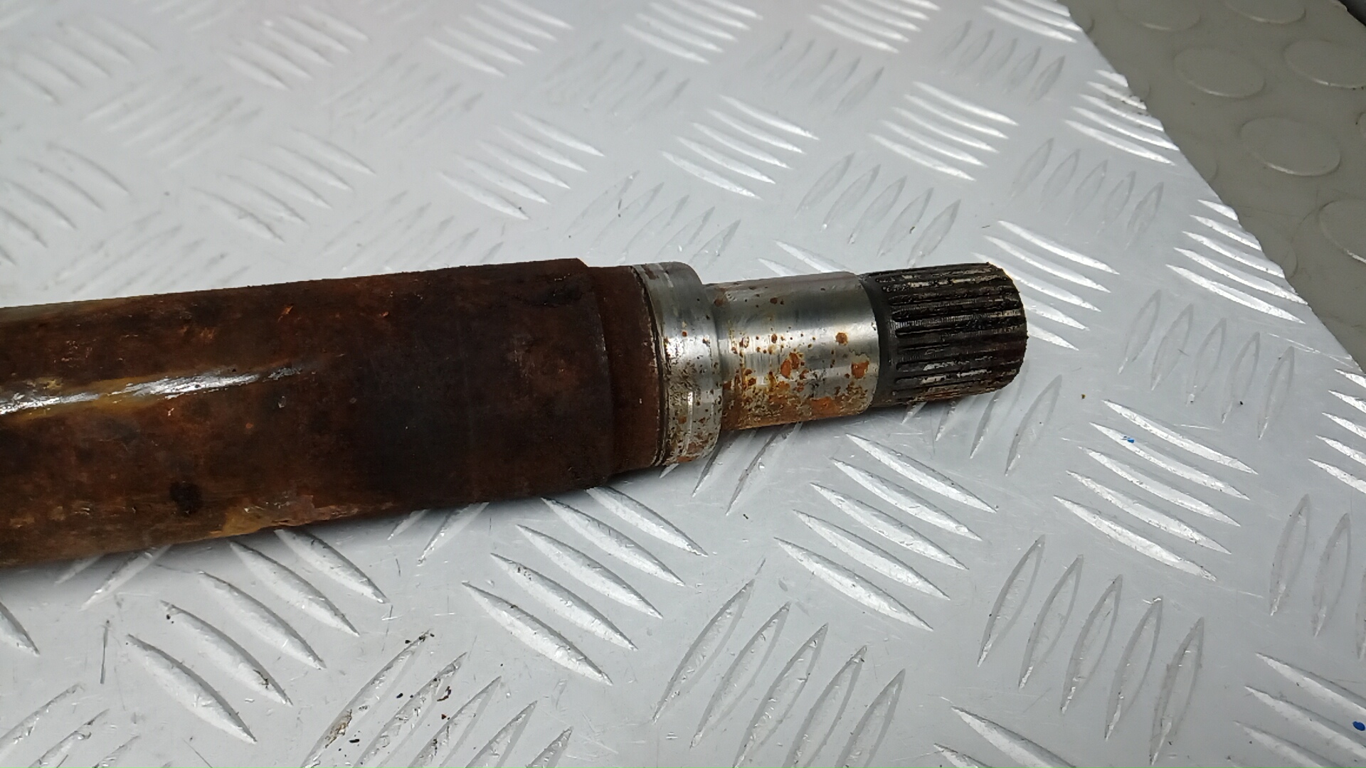 Полуось передняя правая