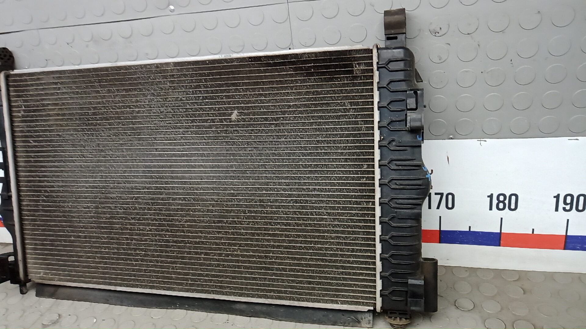 Радиатор охлаждения двигателя основной