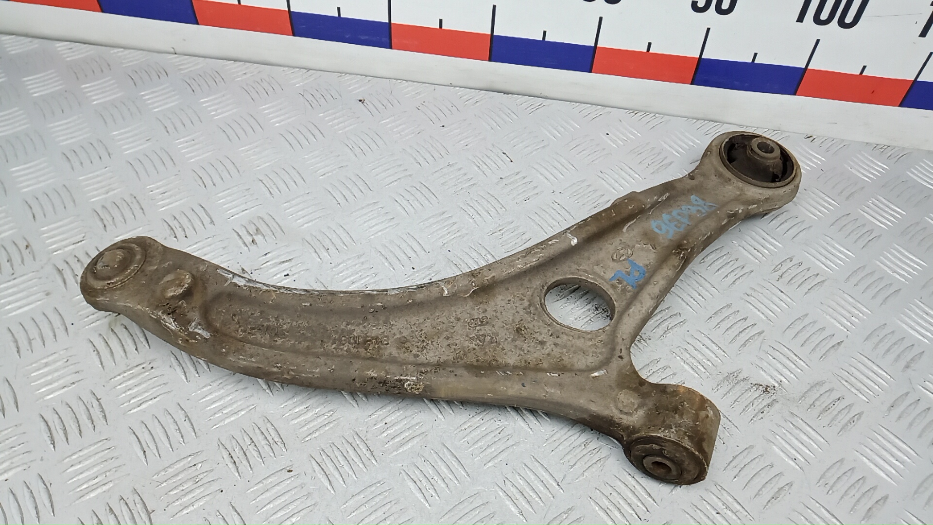 Рычаг передний нижний левый