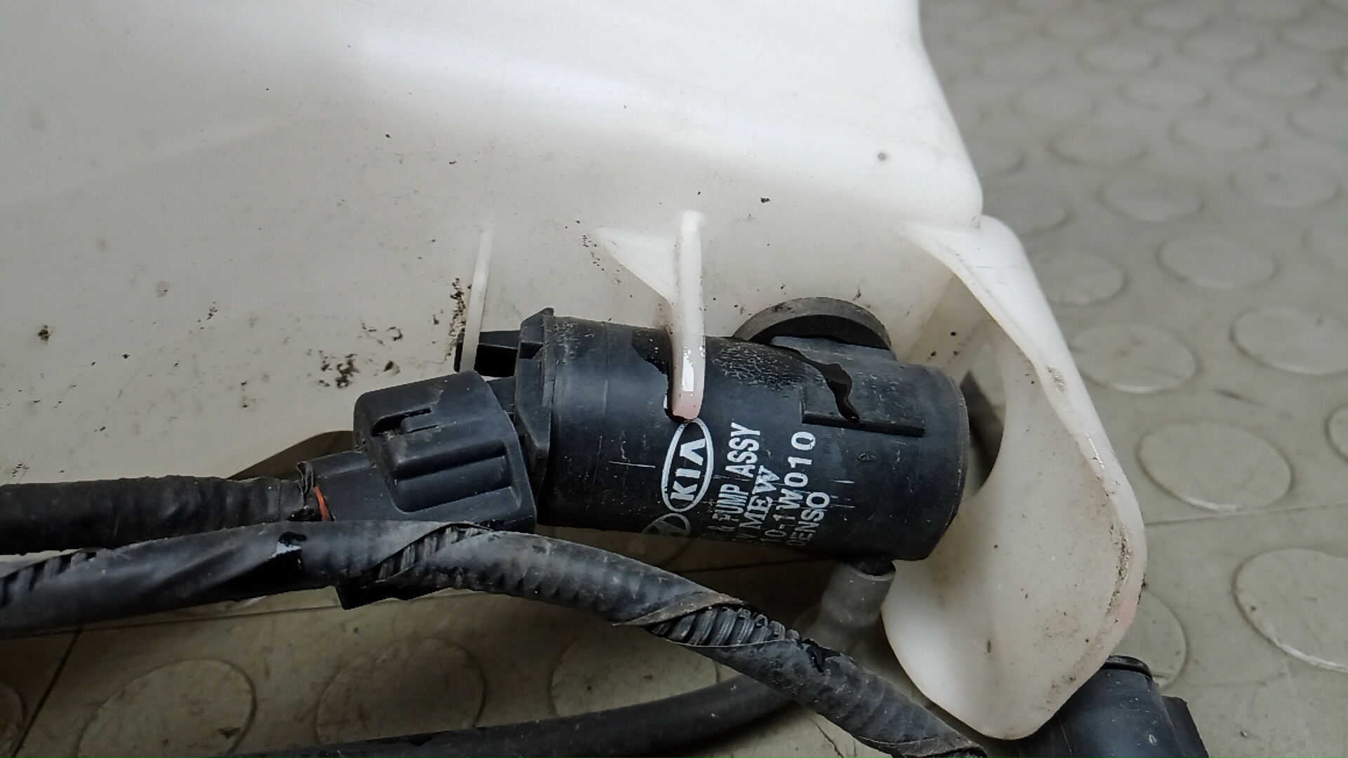 Бачок омывателя лобового стекла