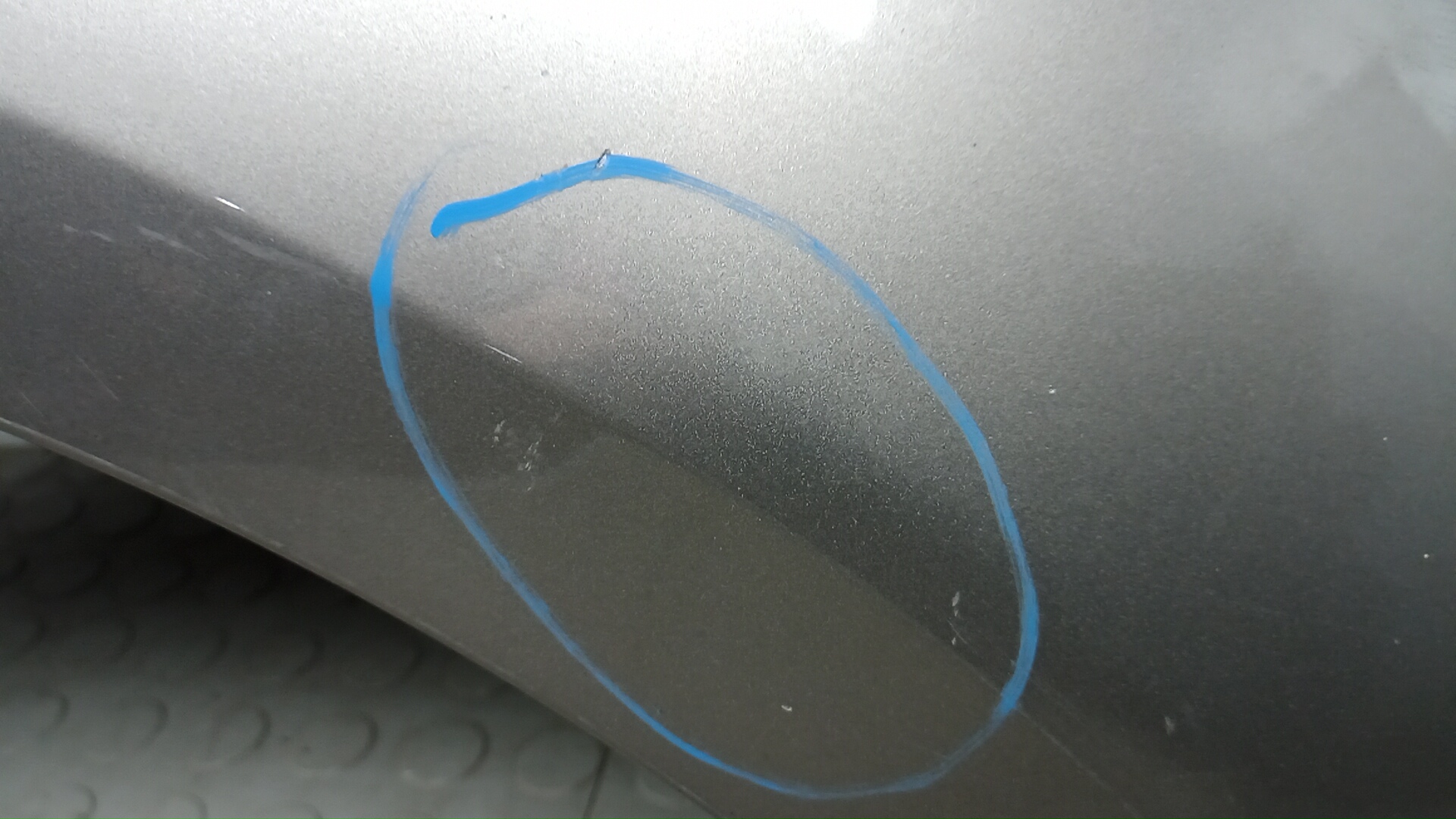 Крыло переднее правое