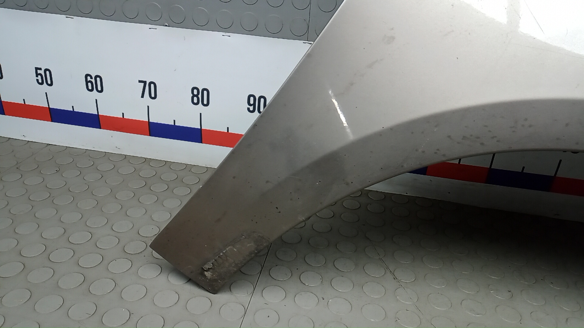 Крыло переднее правое