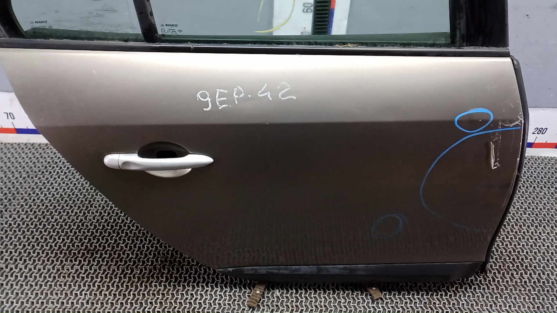 Дверь задняя правая