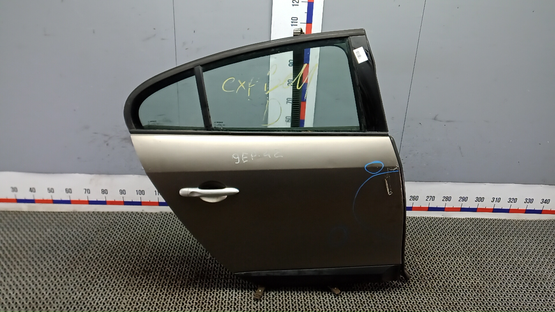 Дверь задняя правая