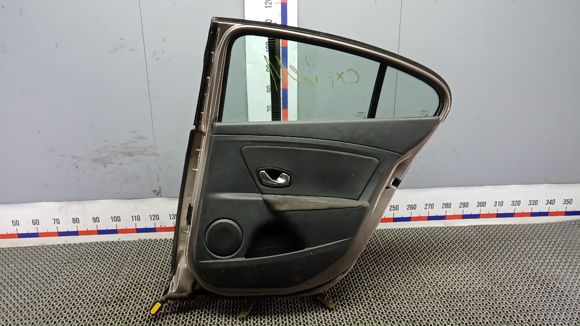 Дверь задняя правая