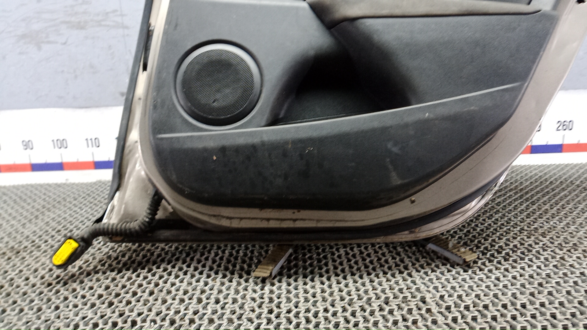 Дверь задняя правая