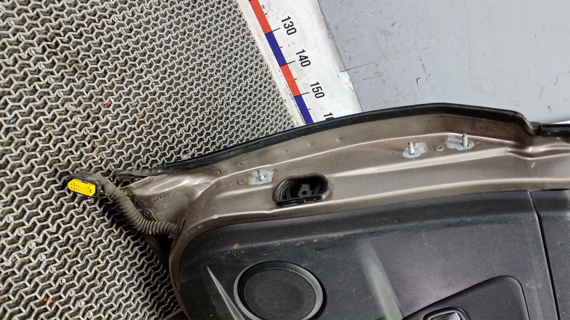 Дверь задняя правая