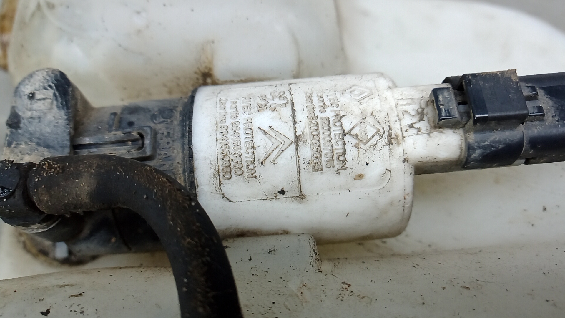 Бачок омывателя лобового стекла