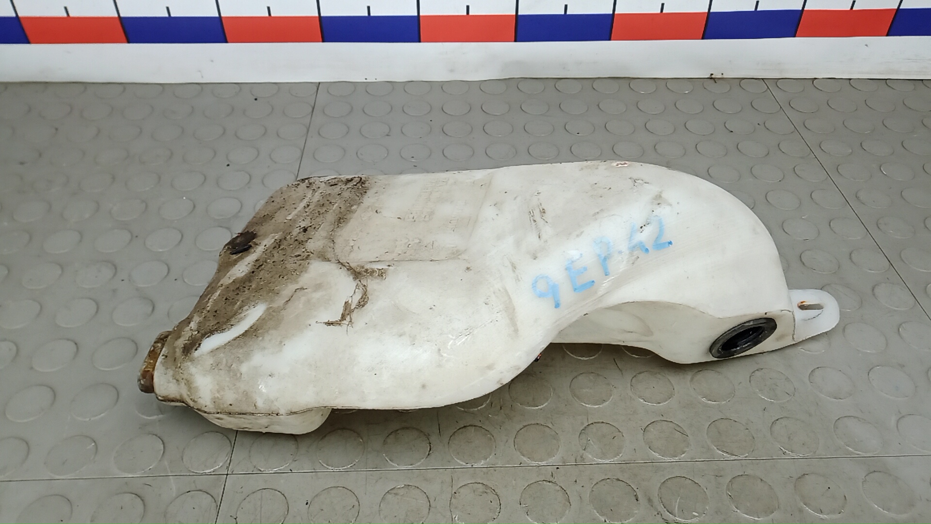 Бачок омывателя лобового стекла