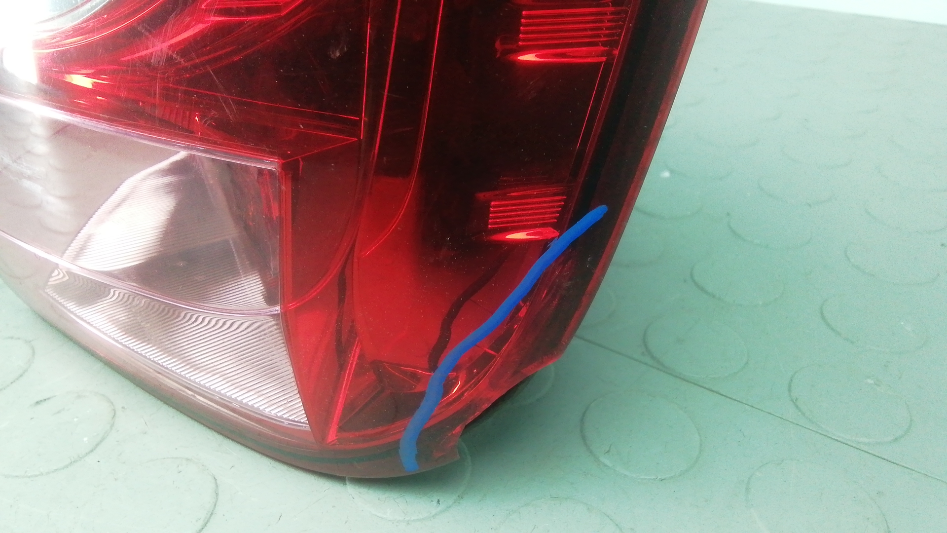 Фонарь задний правый