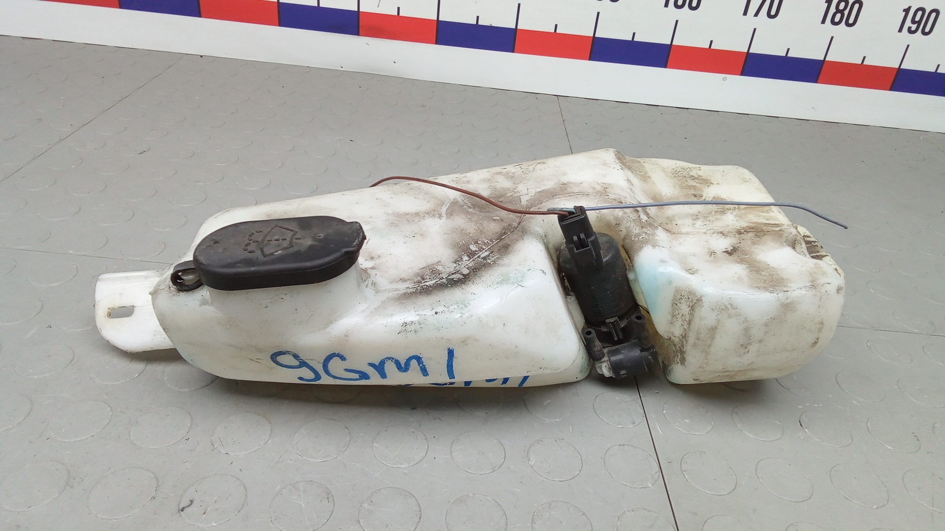 Бачок омывателя лобового стекла