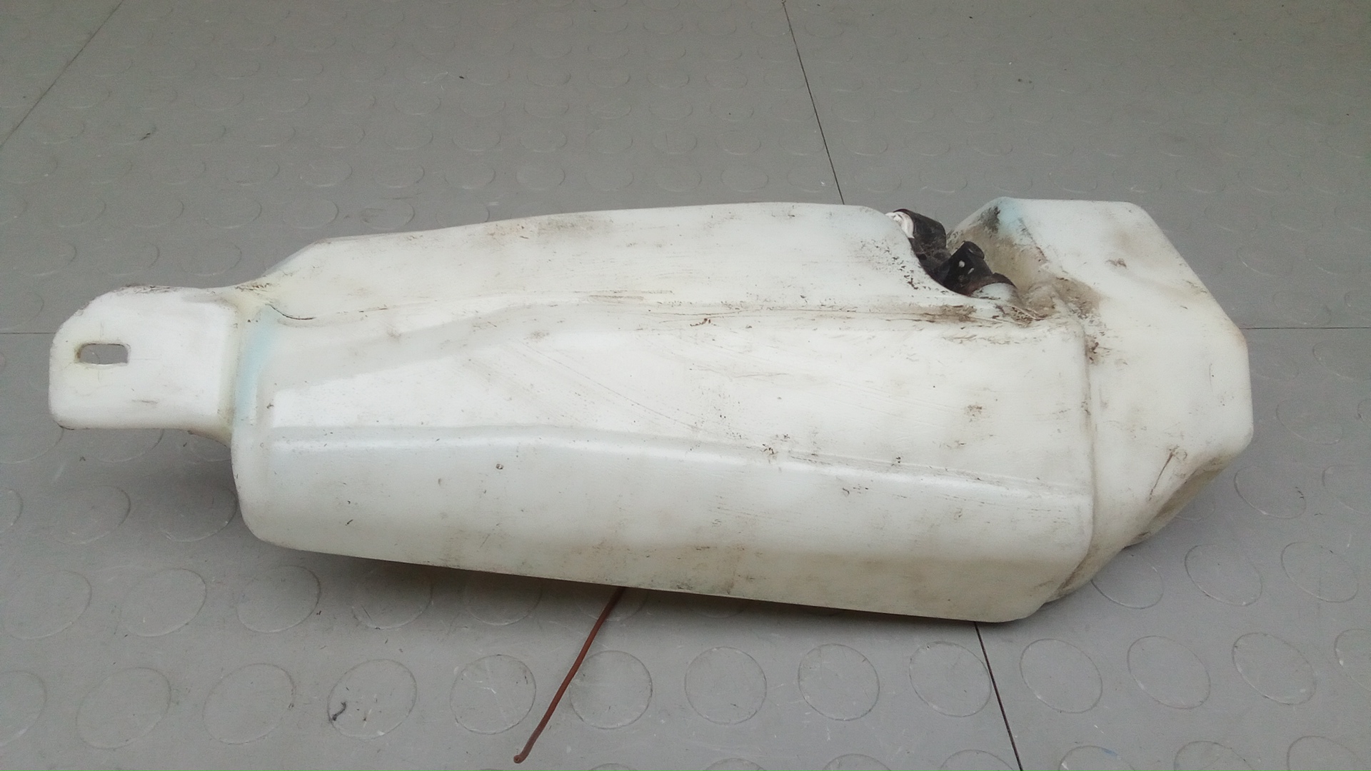 Бачок омывателя лобового стекла