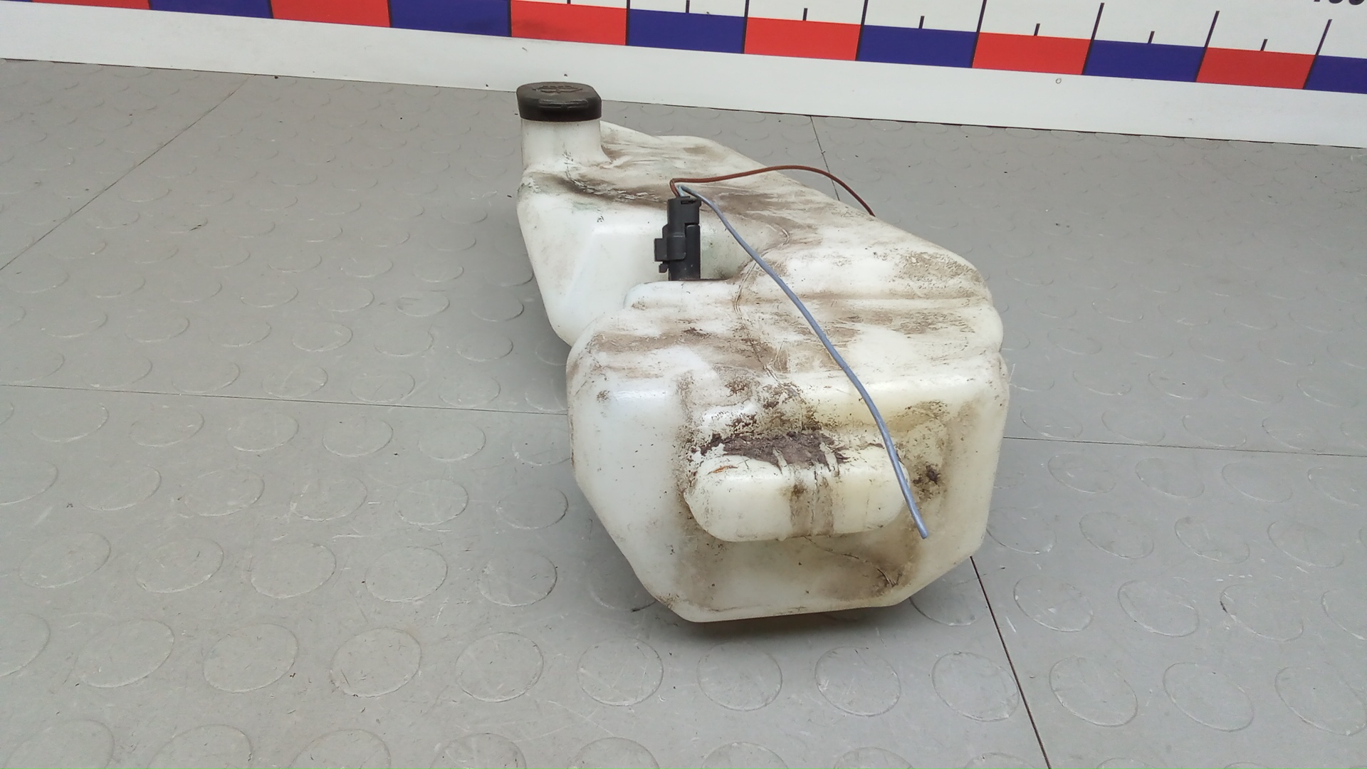 Бачок омывателя лобового стекла