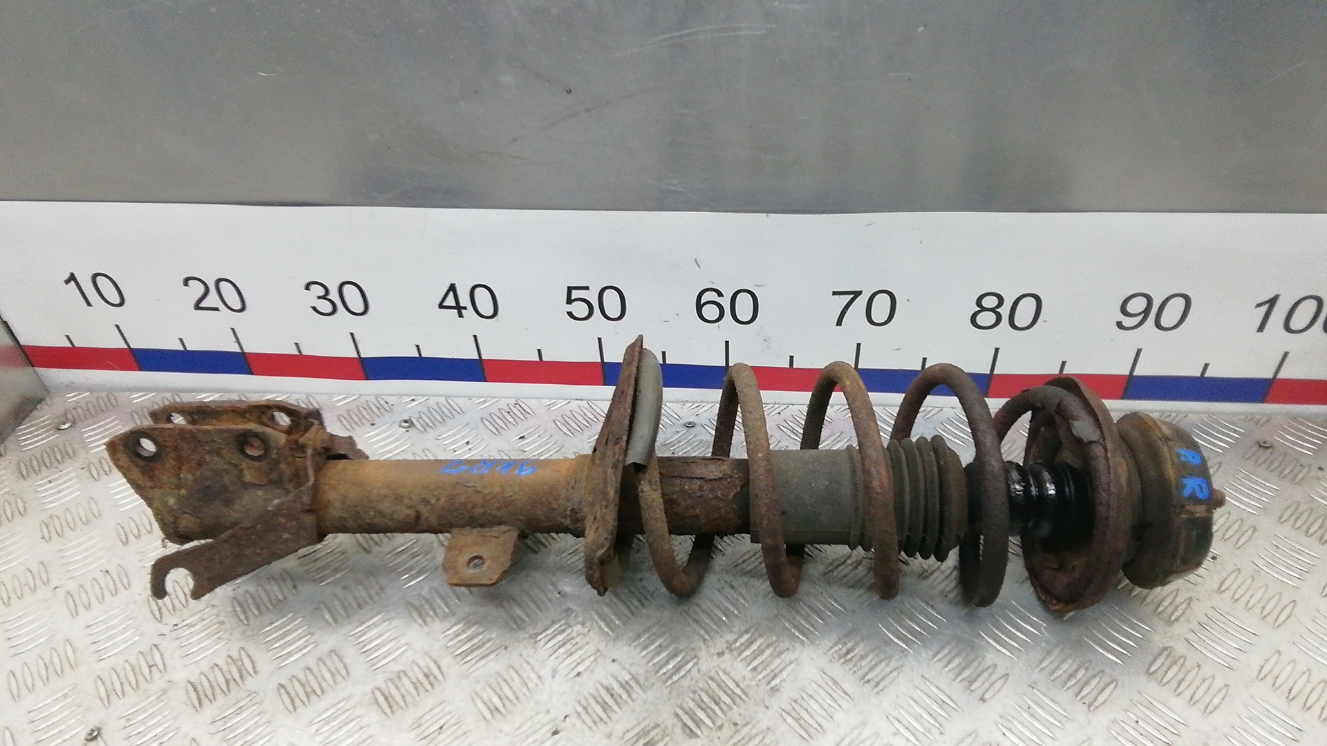 Амортизатор передний правый