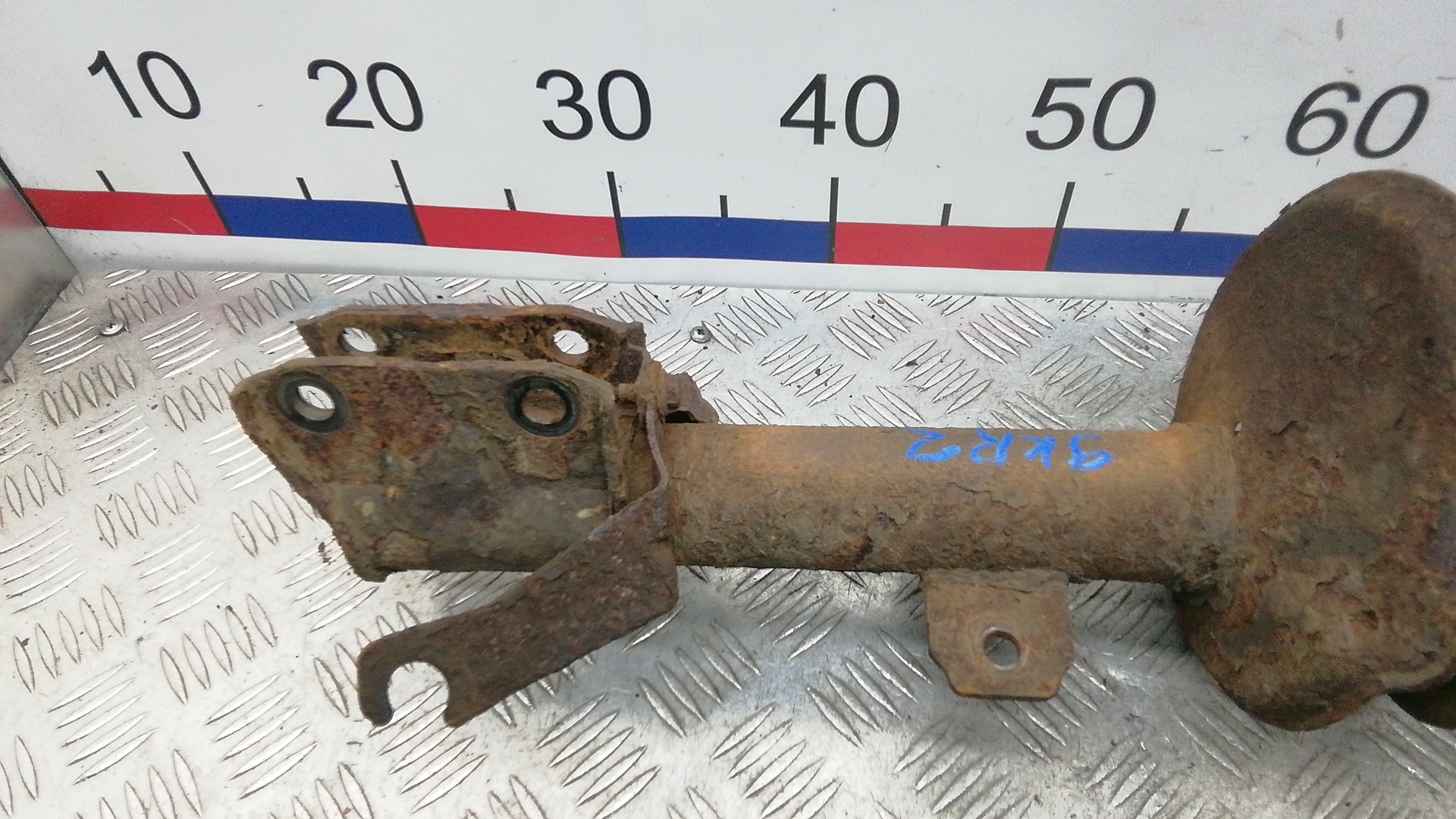 Амортизатор передний правый