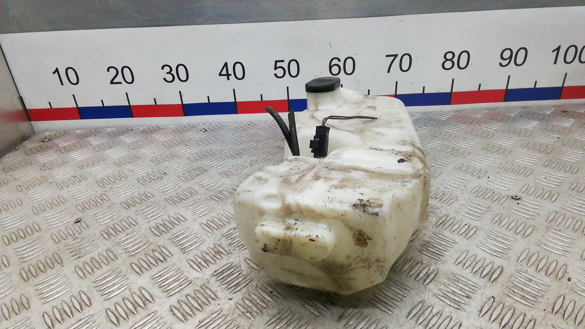 Бачок омывателя лобового стекла