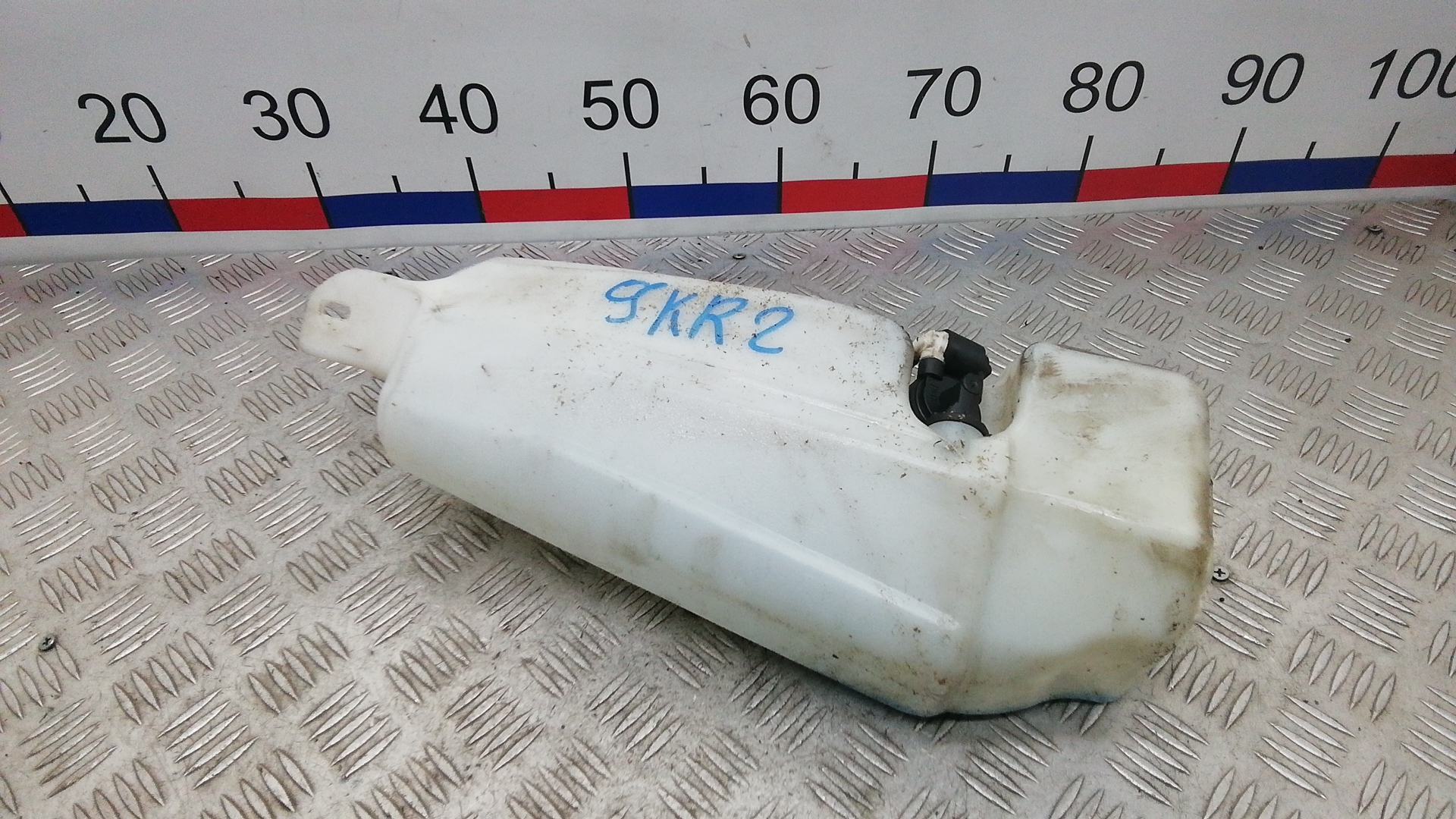 Бачок омывателя лобового стекла