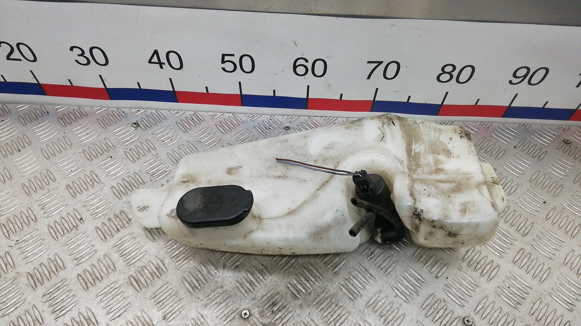 Бачок омывателя лобового стекла