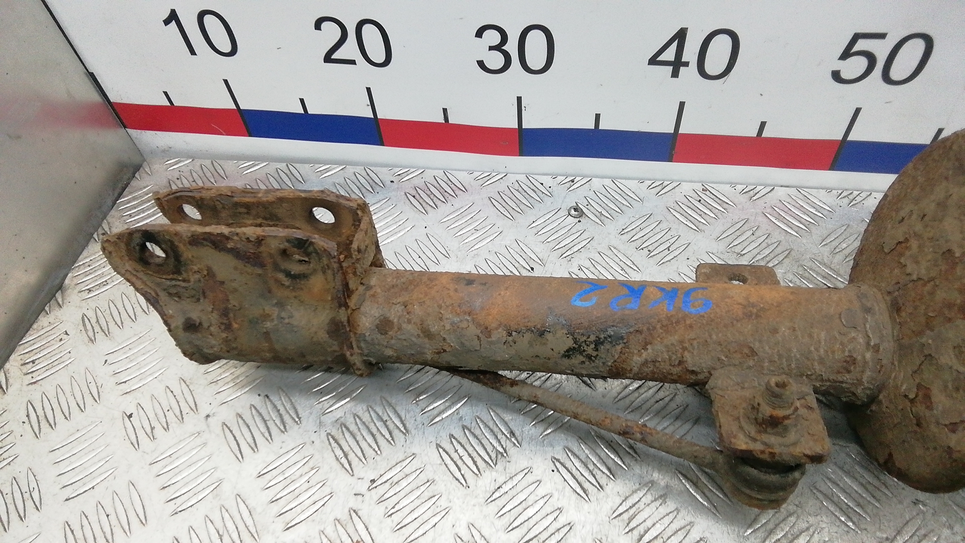 Амортизатор задний правый