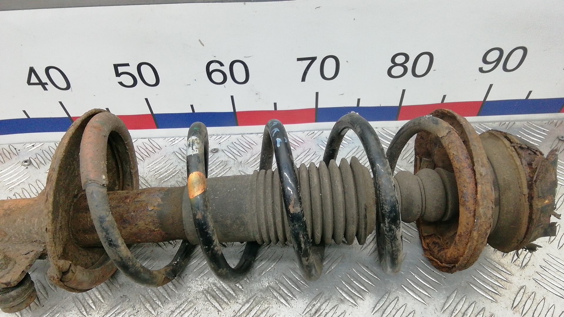 Амортизатор задний правый