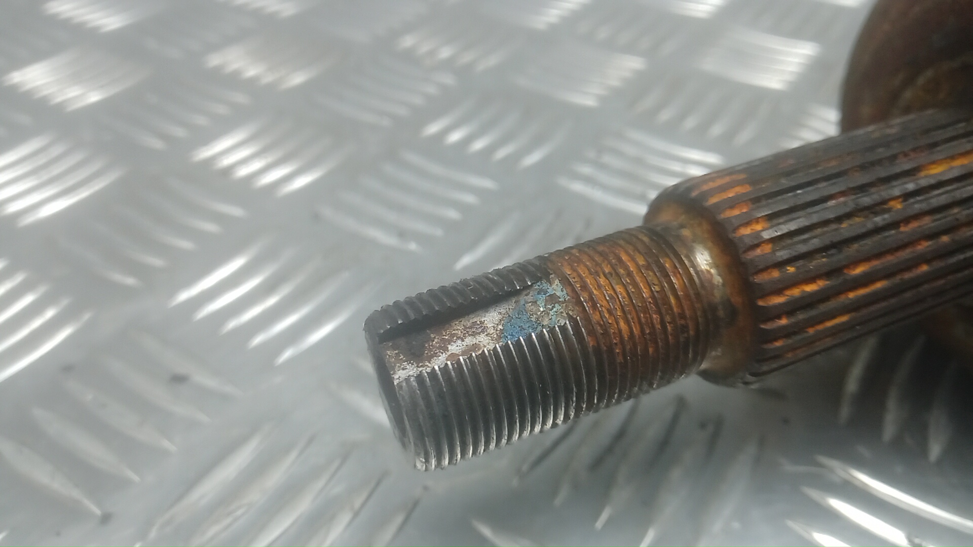 Полуось передняя правая