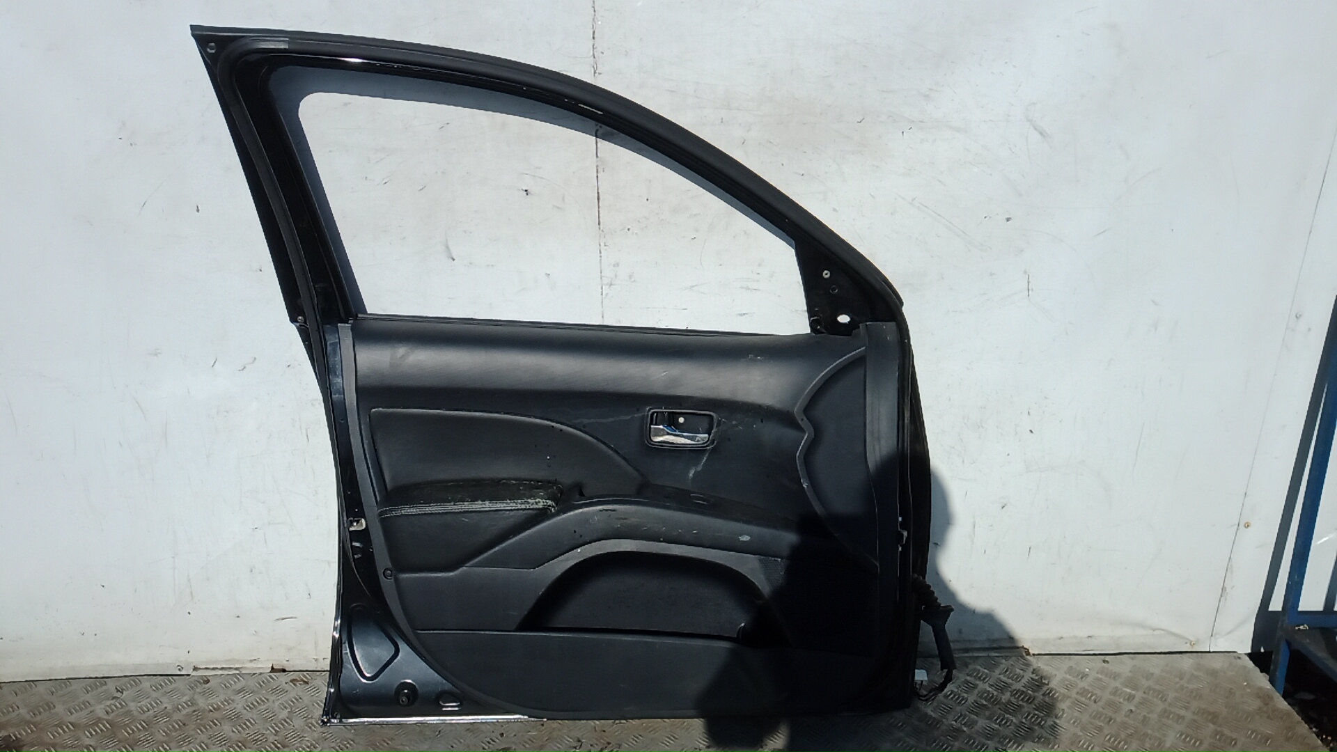 Дверь передняя левая