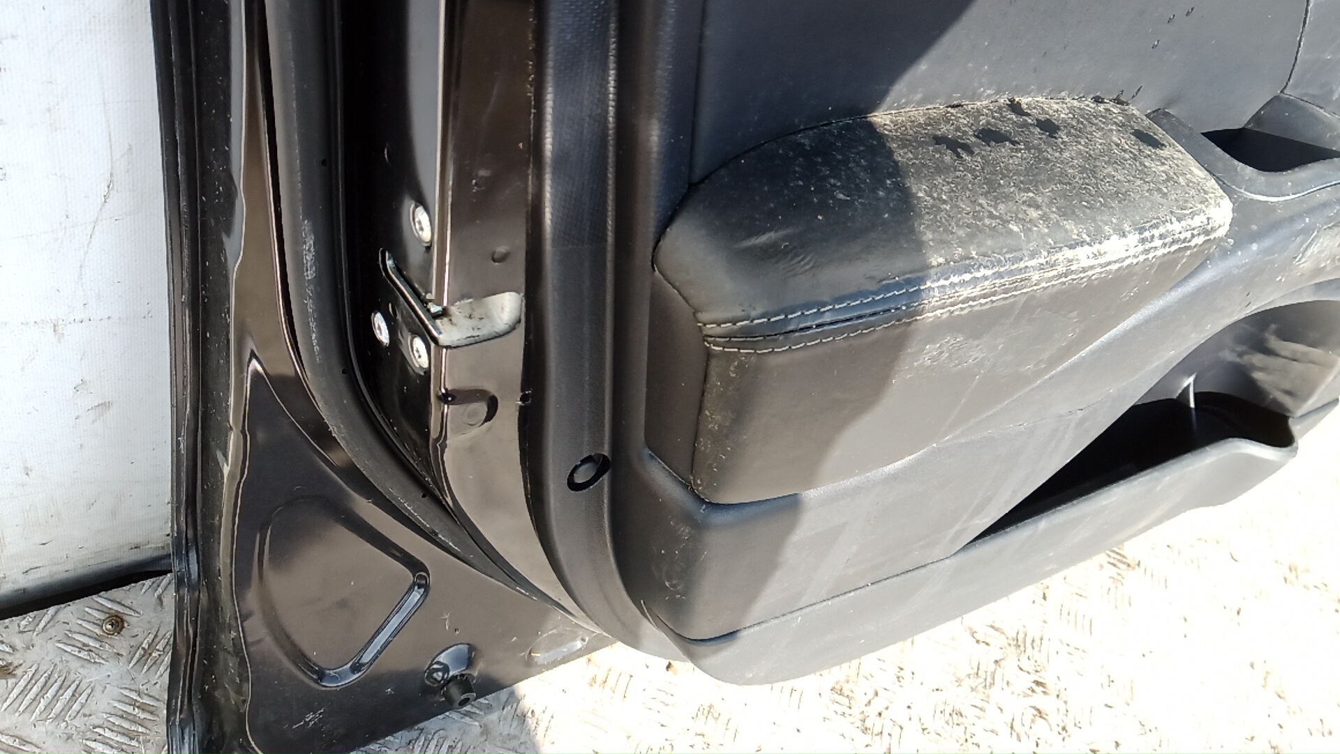 Дверь передняя левая