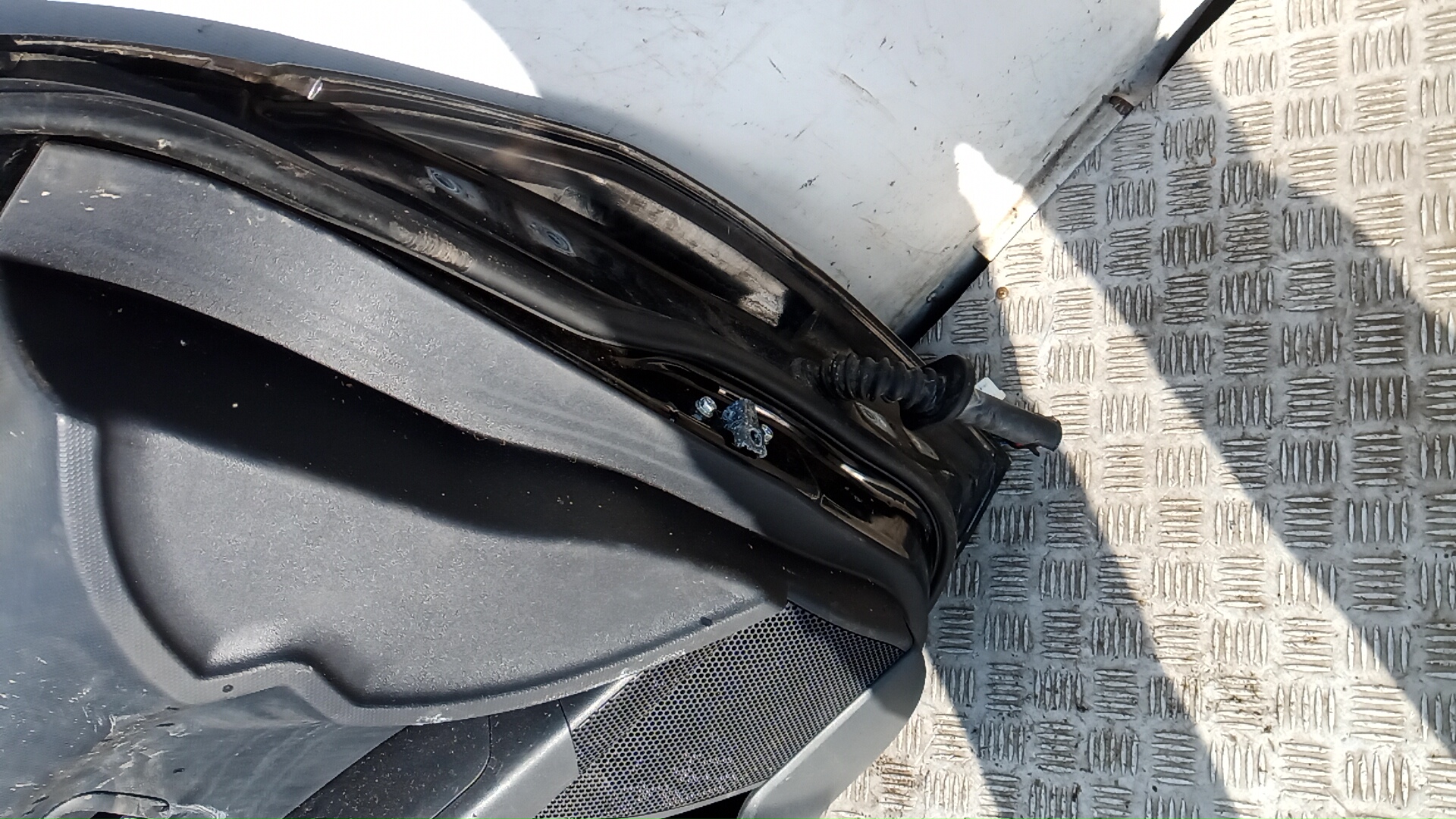 Дверь передняя левая