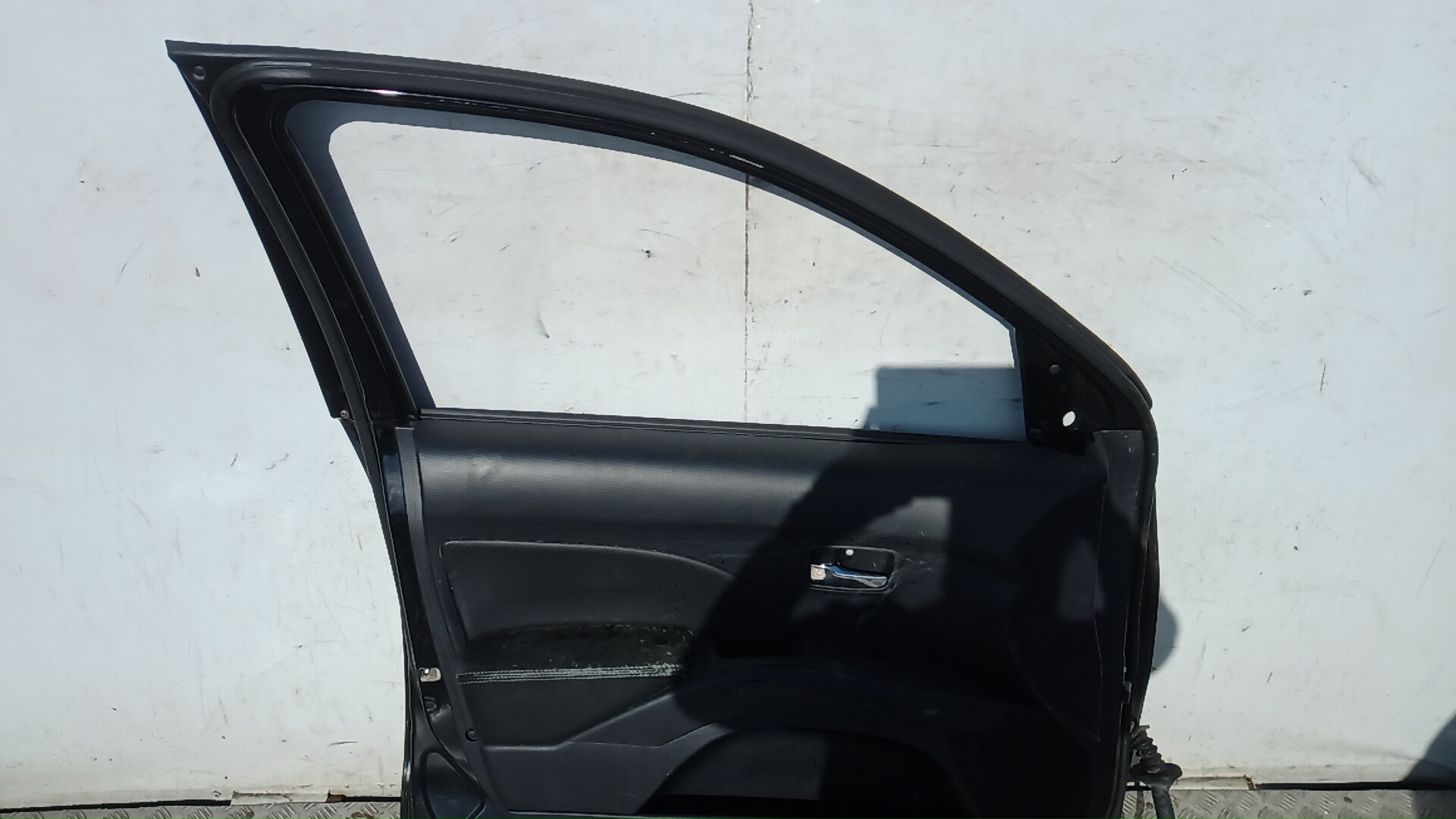 Дверь передняя левая