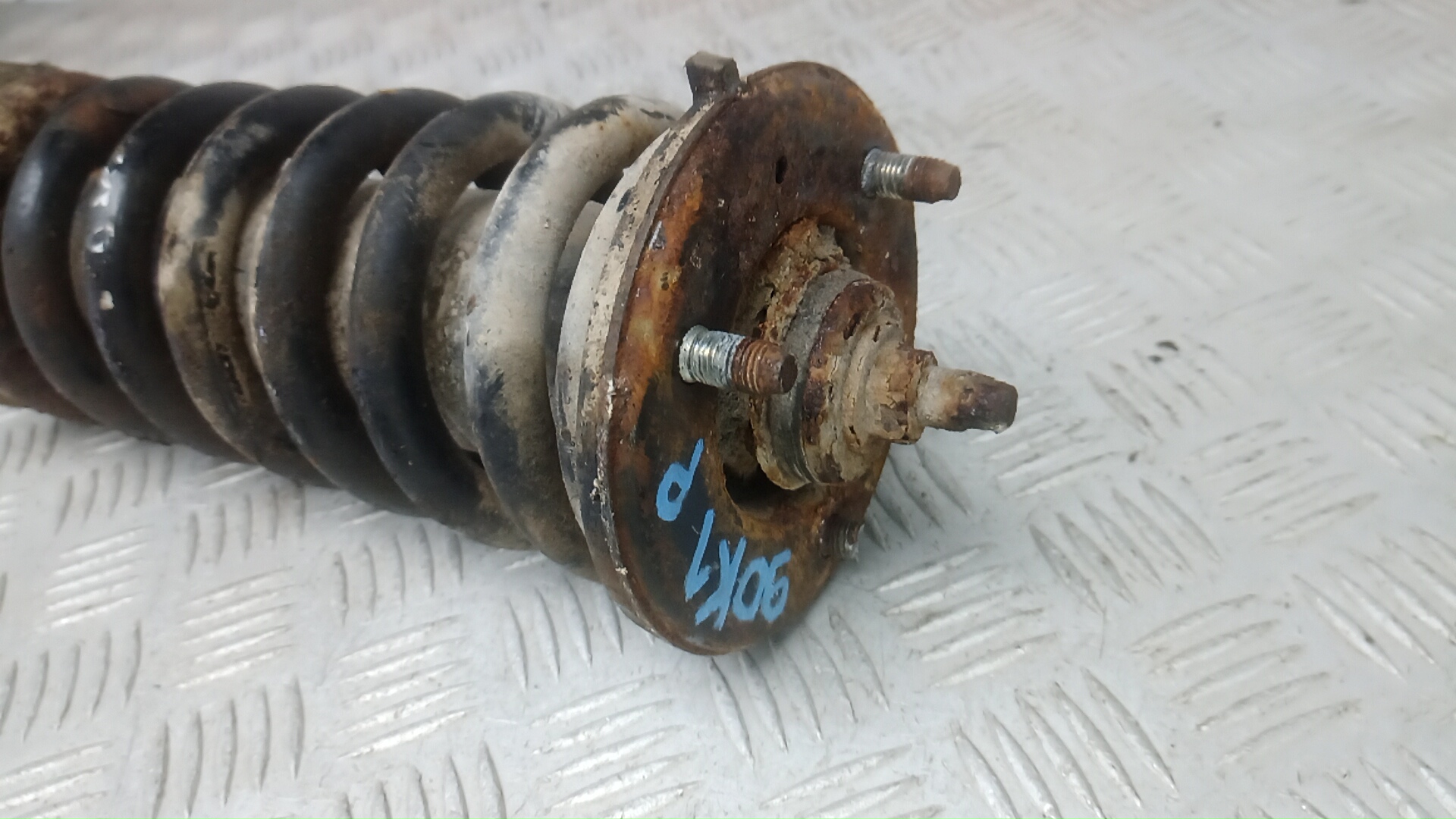 Амортизатор передний правый