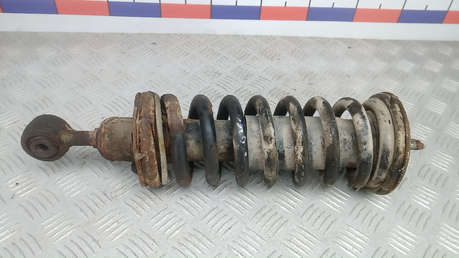 Амортизатор передний правый