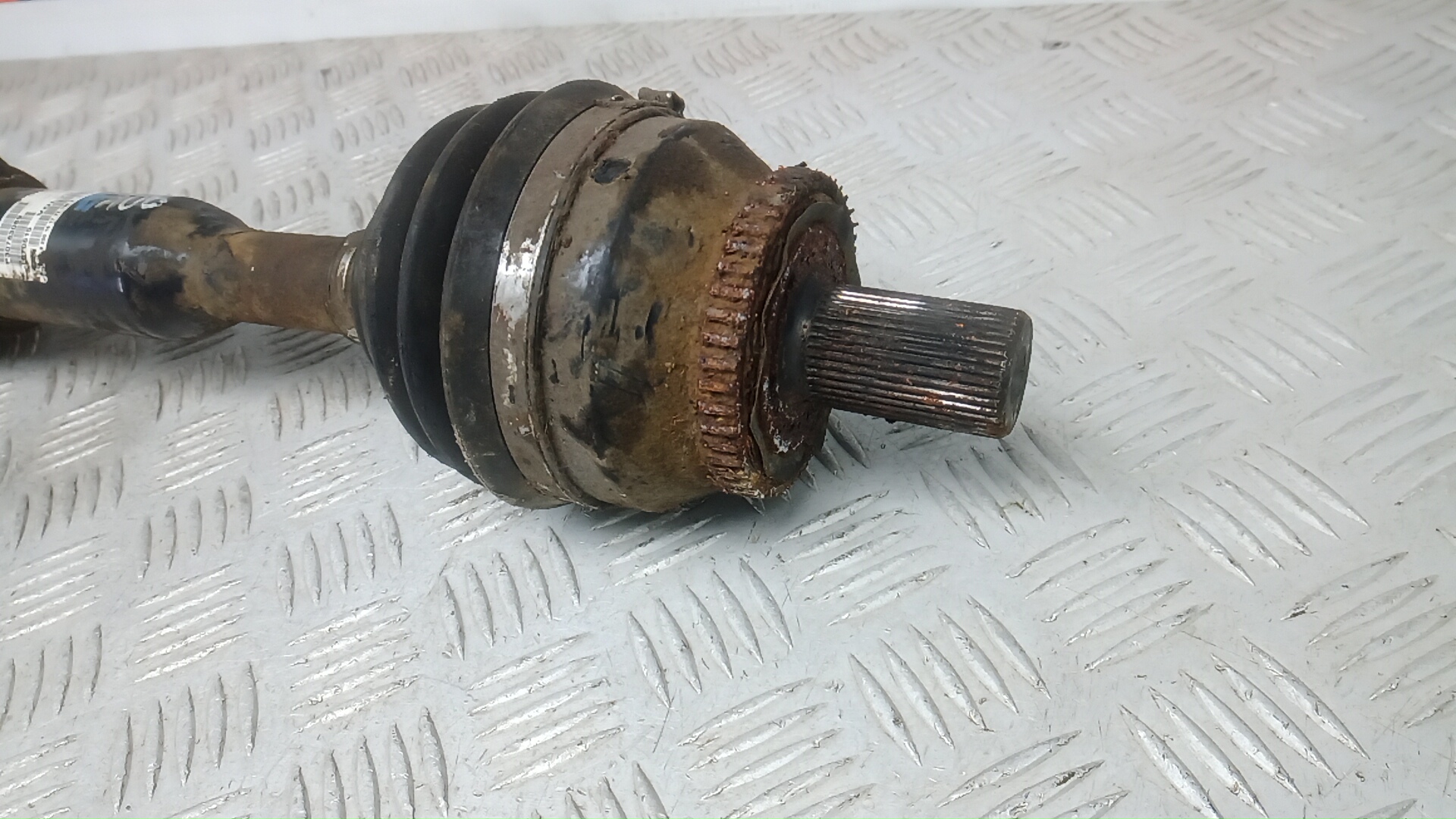 Полуось передняя левая