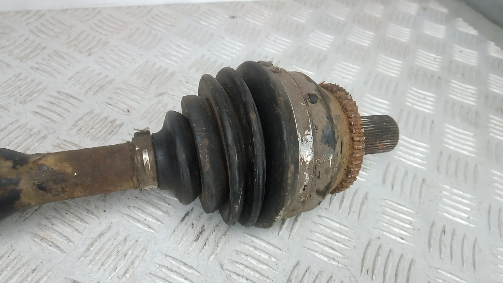 Полуось передняя левая