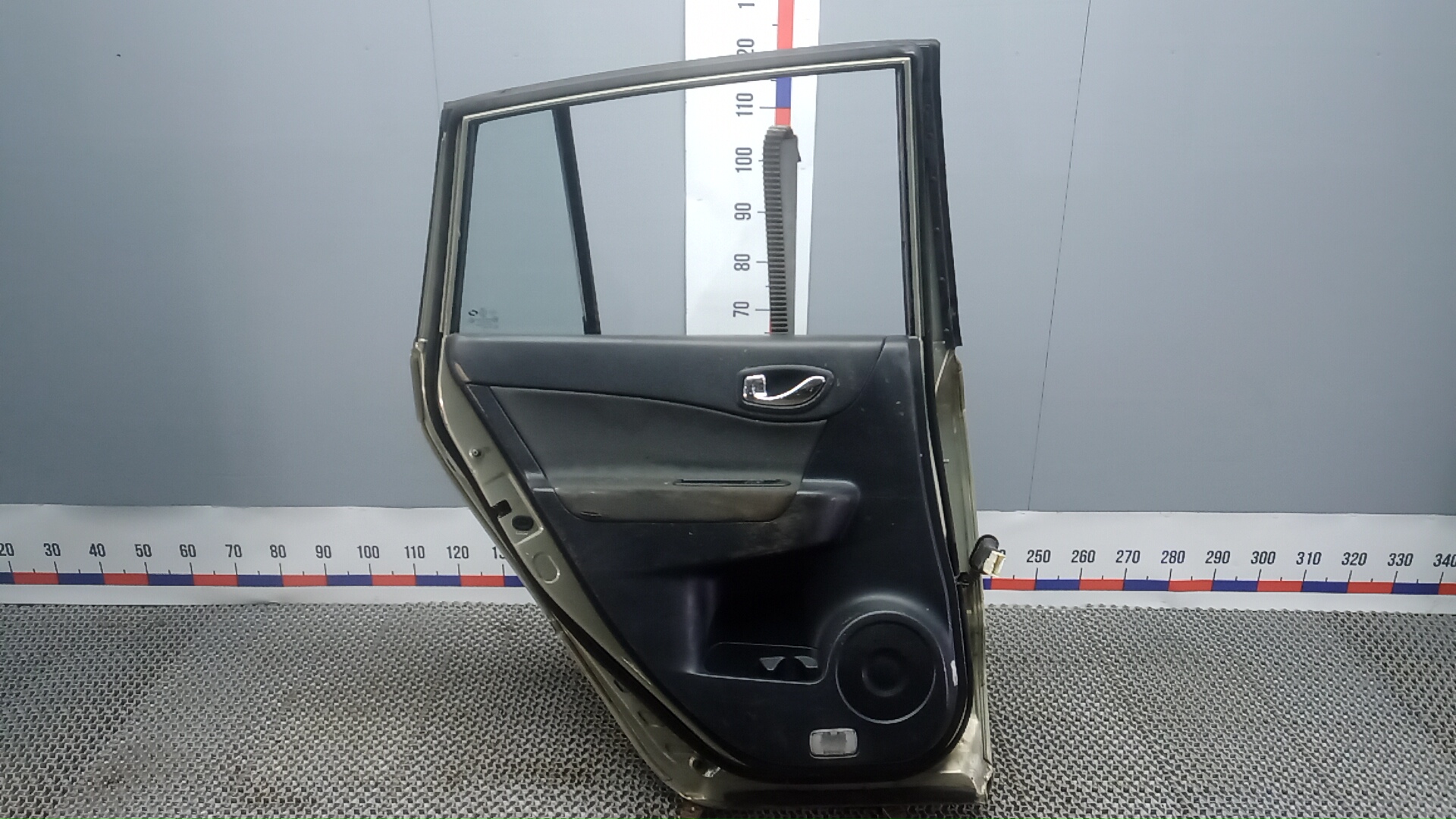 Дверь задняя левая