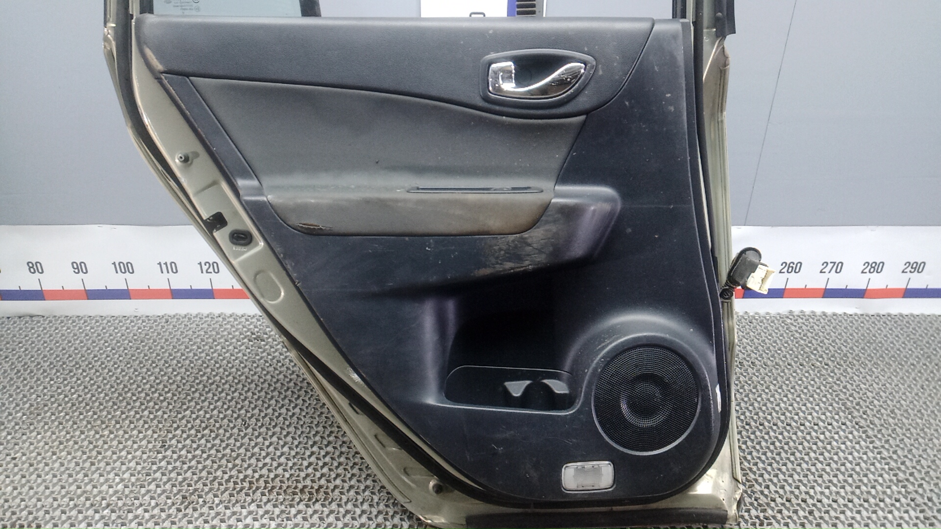 Дверь задняя левая