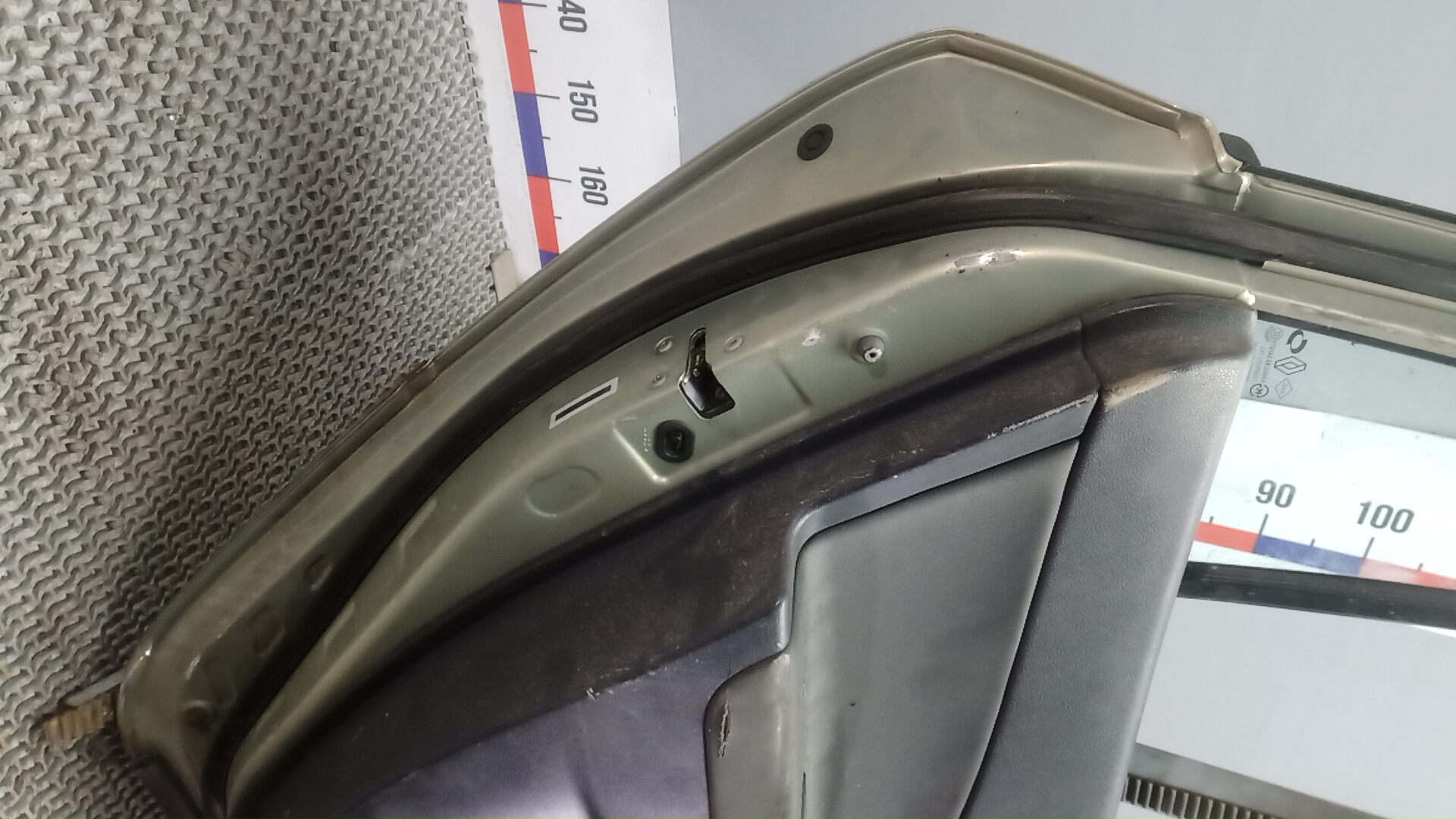 Дверь задняя левая