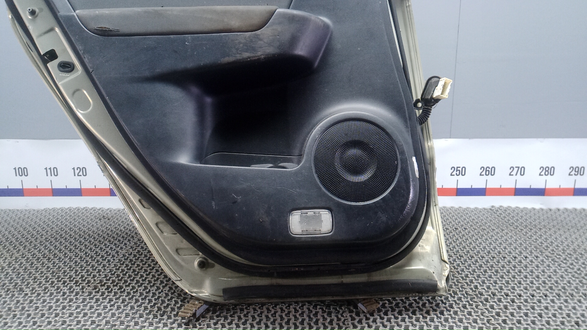 Дверь задняя левая